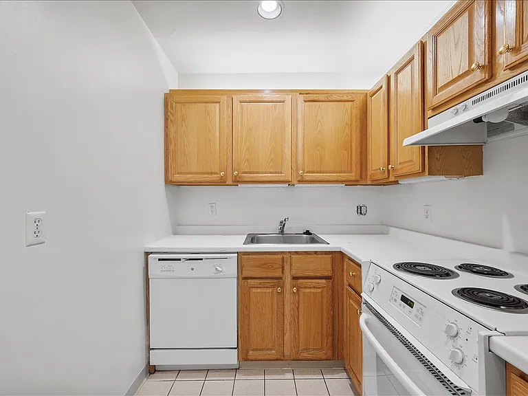 260 Shady Ave #12 — Photo 3