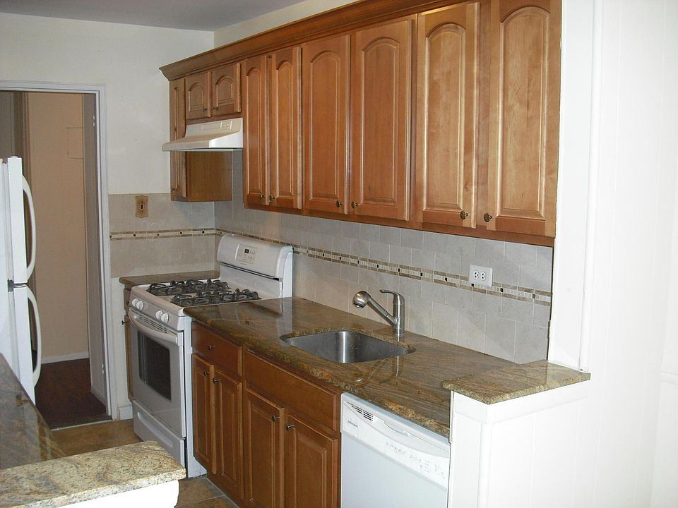 1st image of 8429 153rd Ave APT 1N
