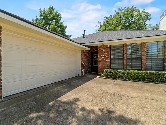 2nd image of 115 S Winding Oaks Dr