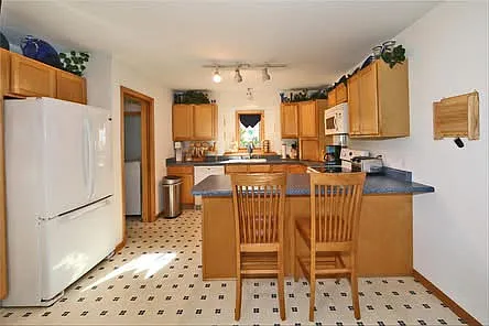 8601 Camelot Trce — Photo 12