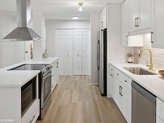 4th image of 1747 W Crystal Ln Unit 205