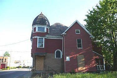 3rd image of 810 Elm St