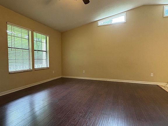 3rd image of 733 Livingston Ct