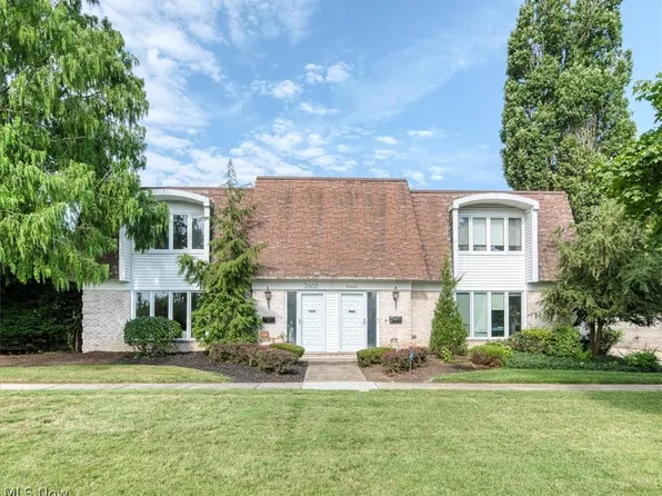 2602 S Green Rd, University Heights, OH 44122