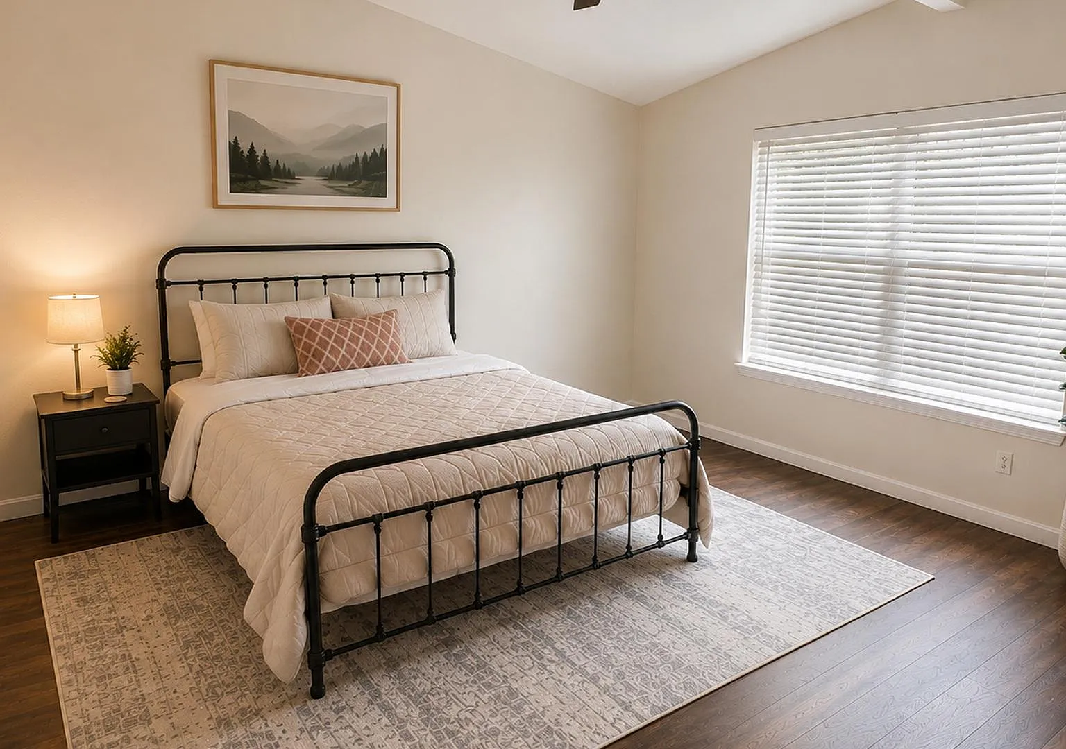 3 bed, 3.0 bath, 2016 sqft, $1,252 — Photo 1