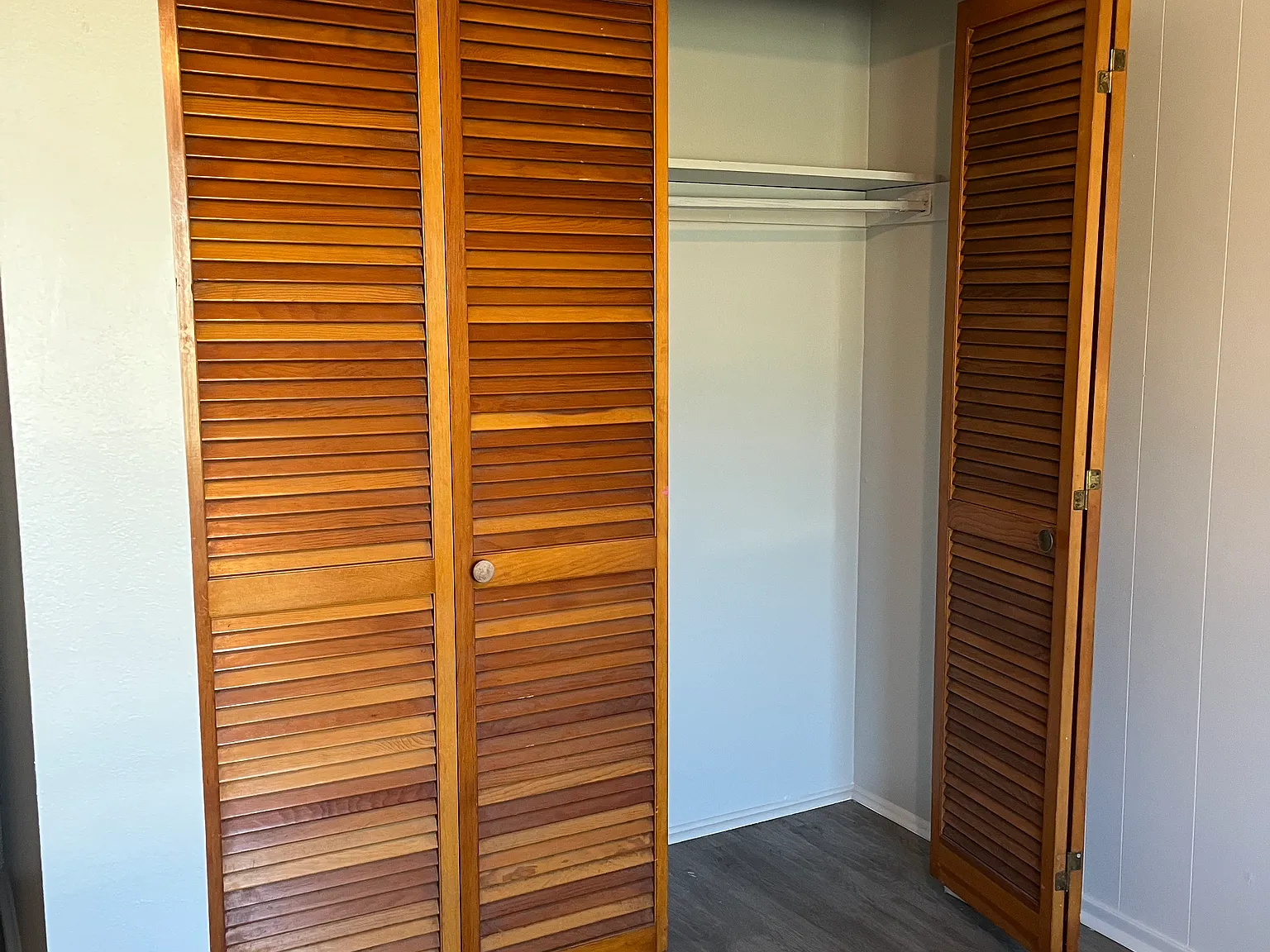 885 Oakwood Dr — Photo 1