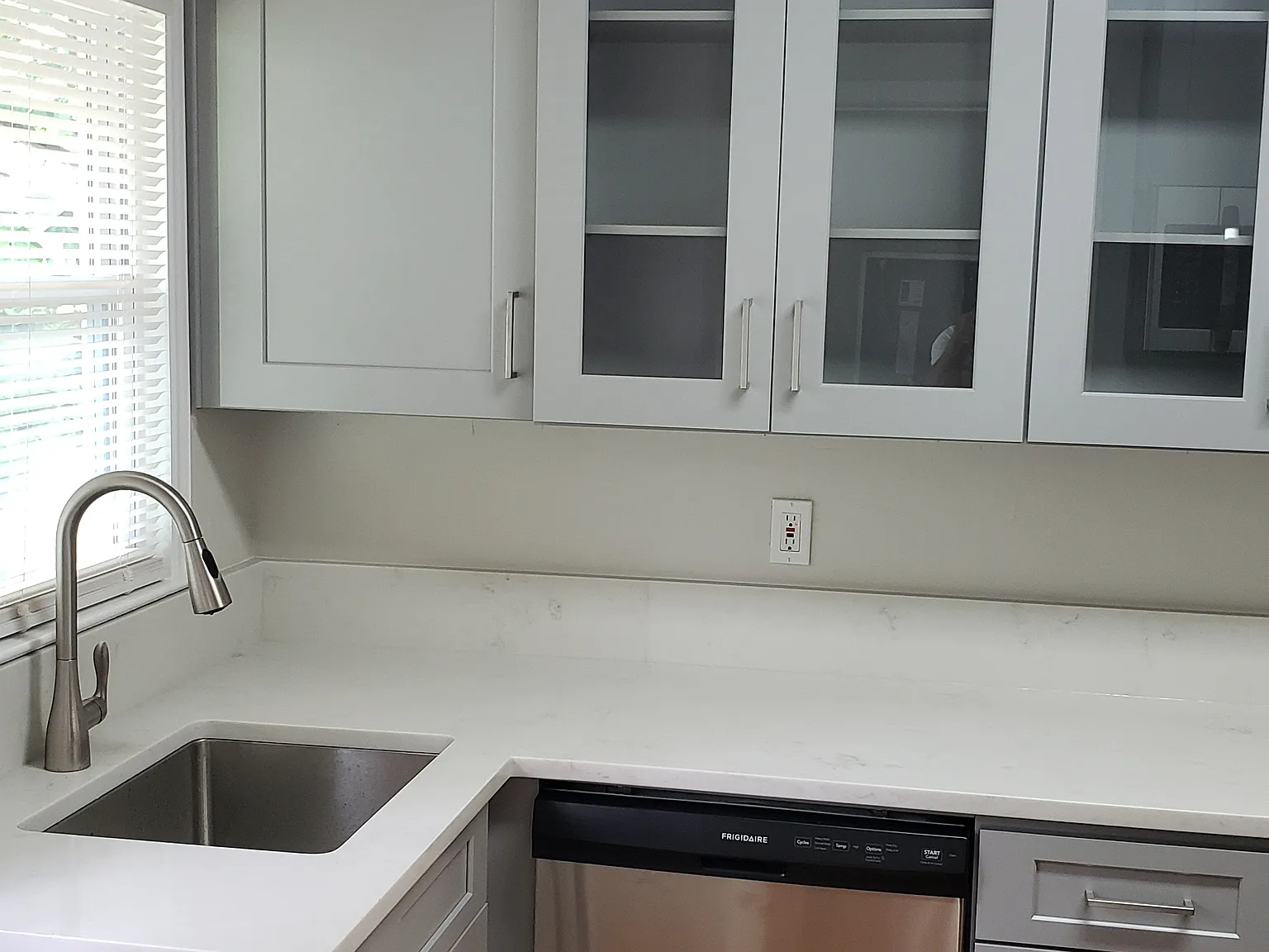 2 bed, 1072 sqft, $2,475 — Photo 2