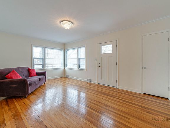 4th image of 225 Walker Pl