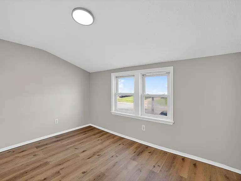 303 S Green Rd — Photo 23