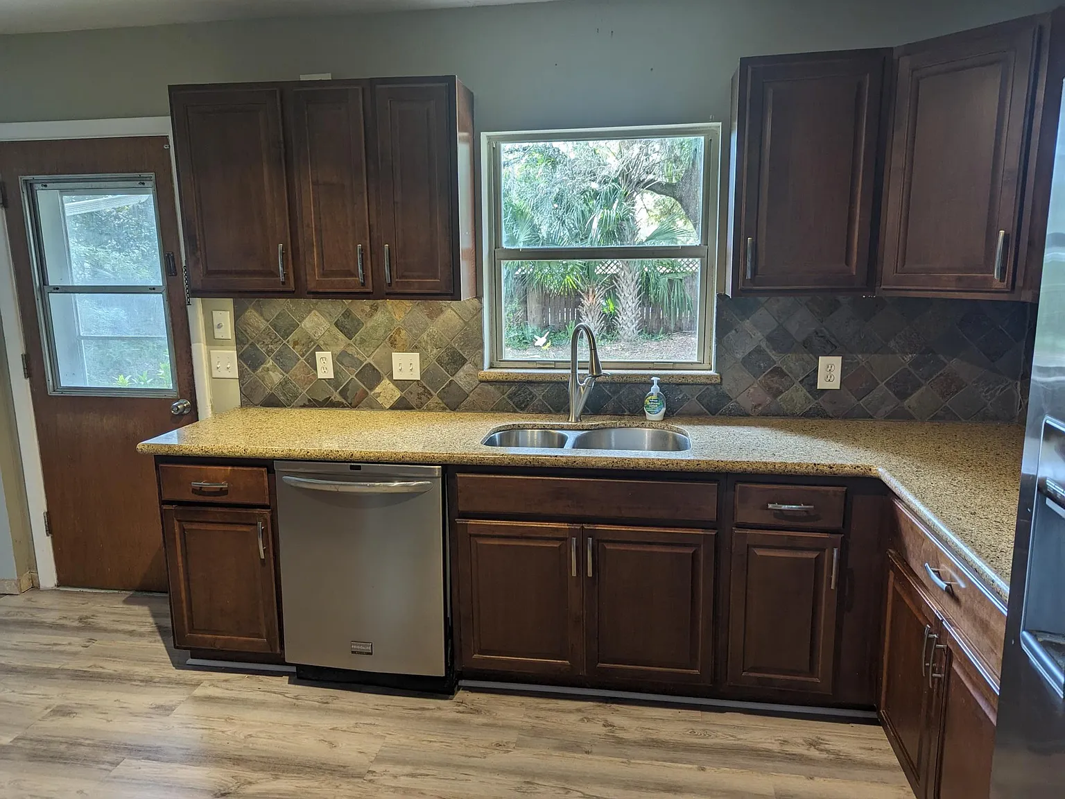 4 bed, 2.5 bath, 1600 sqft, $2,000 — Photo 3