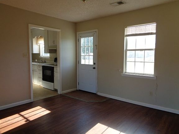 4th image of 3635 Hillway Dr