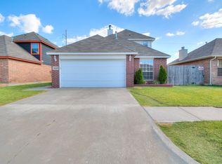 1410 SW 25th St, Moore, OK 73170