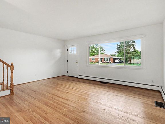 5th image of 604 Robert St