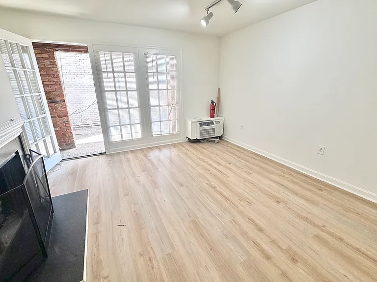 1811 Biltmore St NW #A — Photo 12