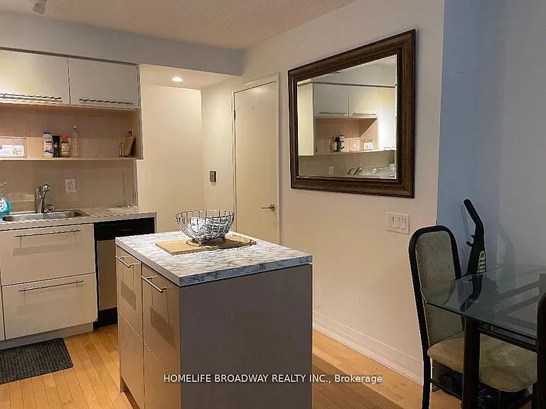 25 Carlton St #1310 — Photo 3