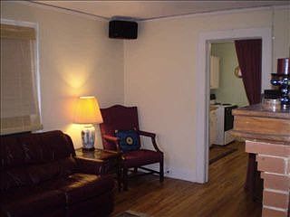 2nd image of 1425 Larson St