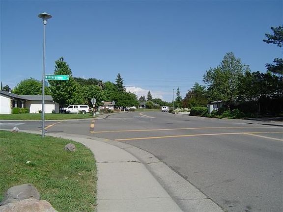 3rd image of 8247 Villa Oak Dr