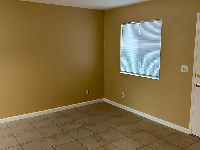 1319 Acacia Ave #5 — Photo 8