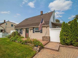 85 Hill Ln, Levittown, NY 11756