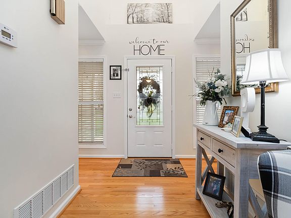 3rd image of 562 Ridgefield Dr #562