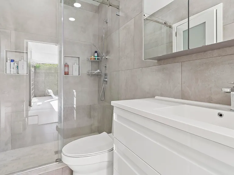 21303 NE 18th Pl — Photo 24