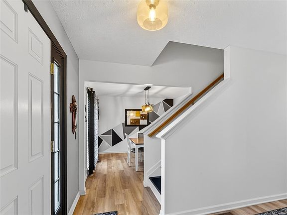 4th image of 84 Goldfinch Dr