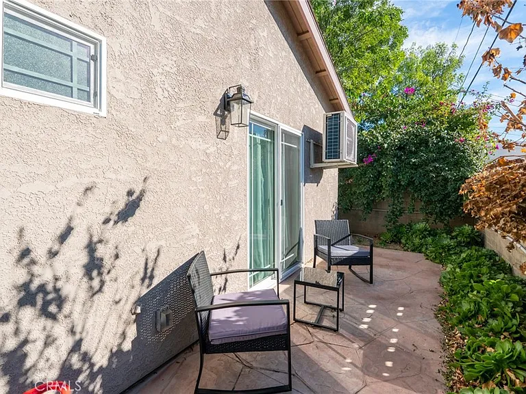 7647 Amestoy Ave — Photo 15