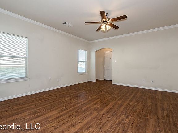 5th image of 1025 Newcastle Dr