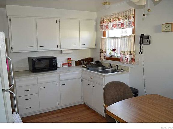 3rd image of 226 Dupont Ave