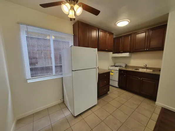 Sea & Sand, 4080 Lamont St #2, San Diego, CA 92109