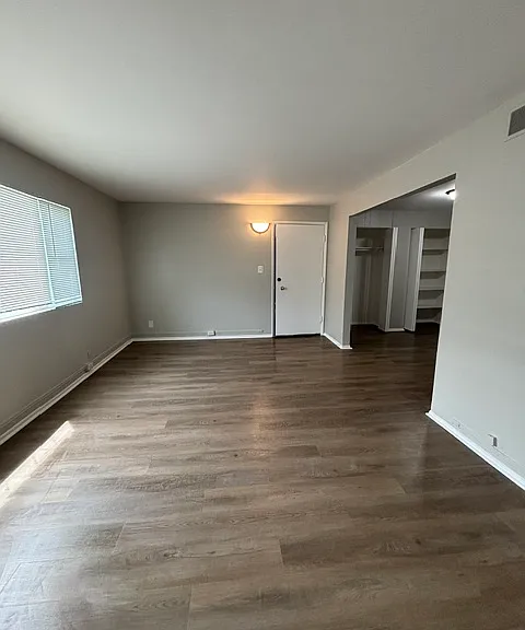 1103-1103 Evans Ave #4C — Photo 2