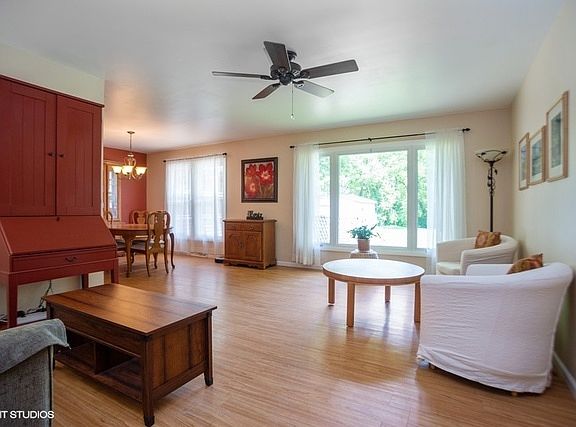 4th image of 893 Park Ln