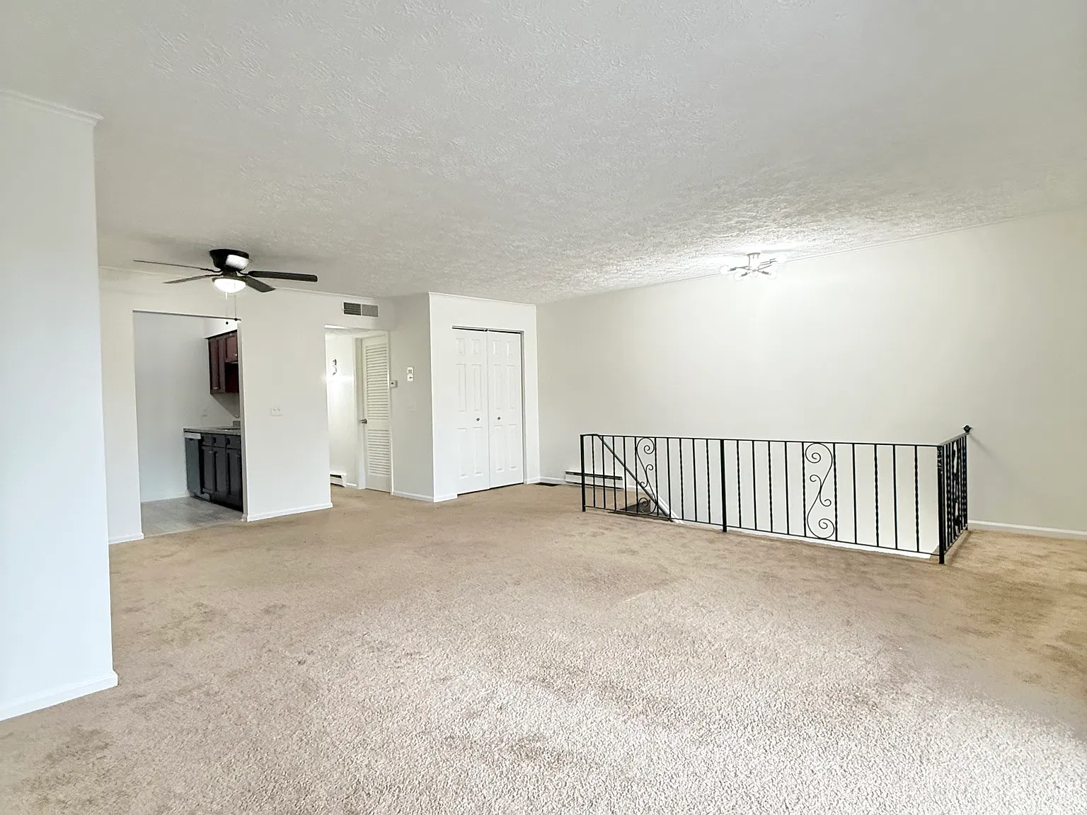 1 bed, 950 sqft, $1,300 — Photo 2
