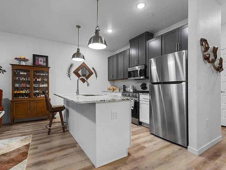 Abbey Road Apartments — Photo 17