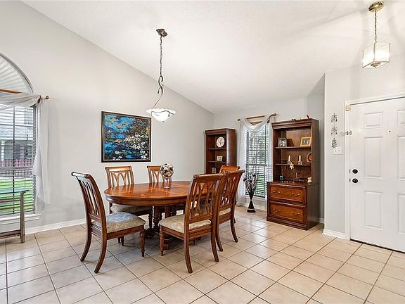 2nd image of 809 Madison Ln