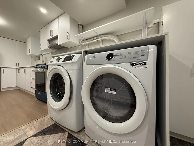 31 Friar Tuck Rd #LOWER — Photo 4