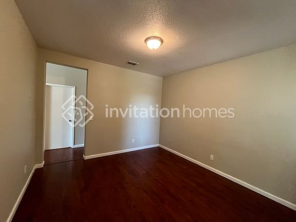 4th image of 1252 Paddington Way