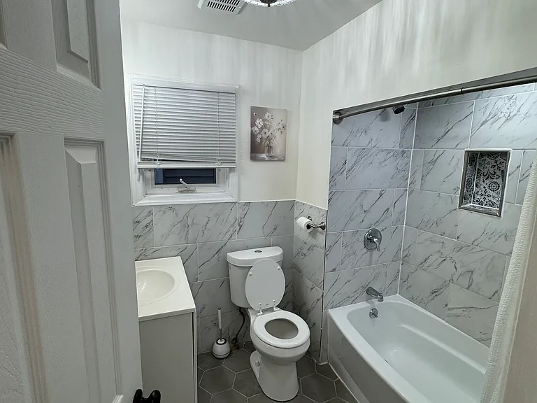 85 W 26th St #1 — Photo 4