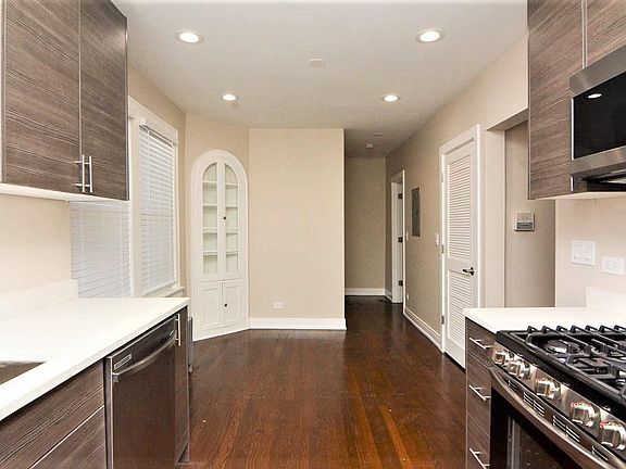 4th image of 1434 W Farragut Ave APT 3C