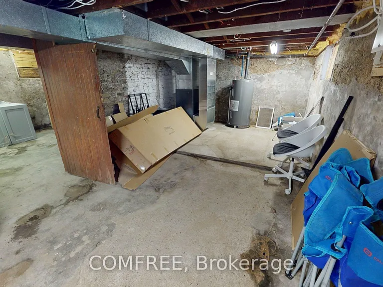 1405 King St E — Photo 21