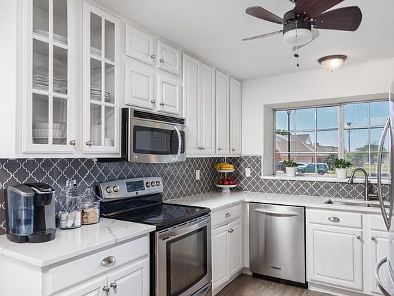 3rd image of 1413 Pemberton Pl
