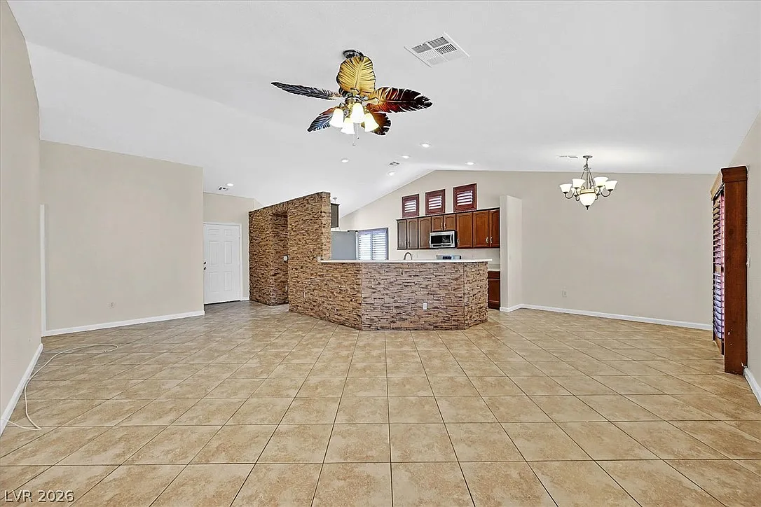 3 bed, 2.0 bath, 1650 sqft, $2,245 — Photo 4
