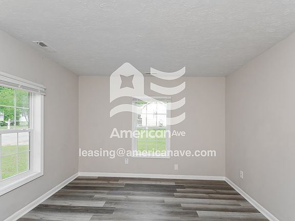 1676915_003_living_room_13788645.jpg