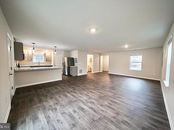 5th image of 11002 Farmerfield St