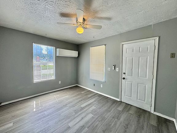 5th image of 1501 SW 30th St