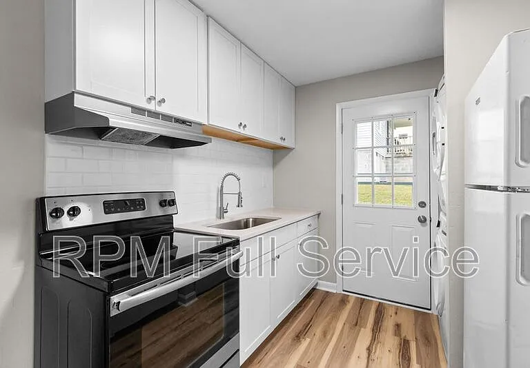 895 W Sharpe Ave #B — Photo 23