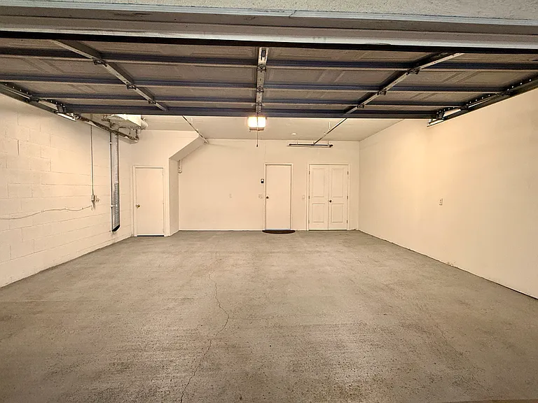 2 CAR GARAGE (BASEMENT)