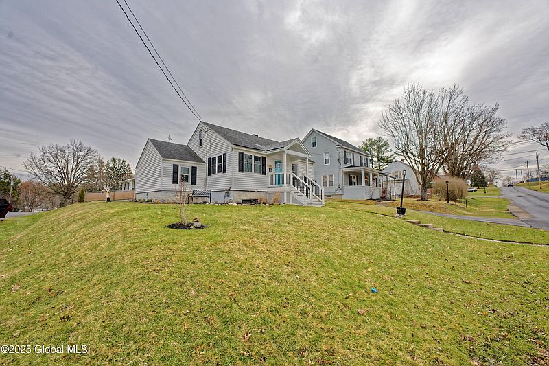 4th image of 83 Wesleyan Avenue