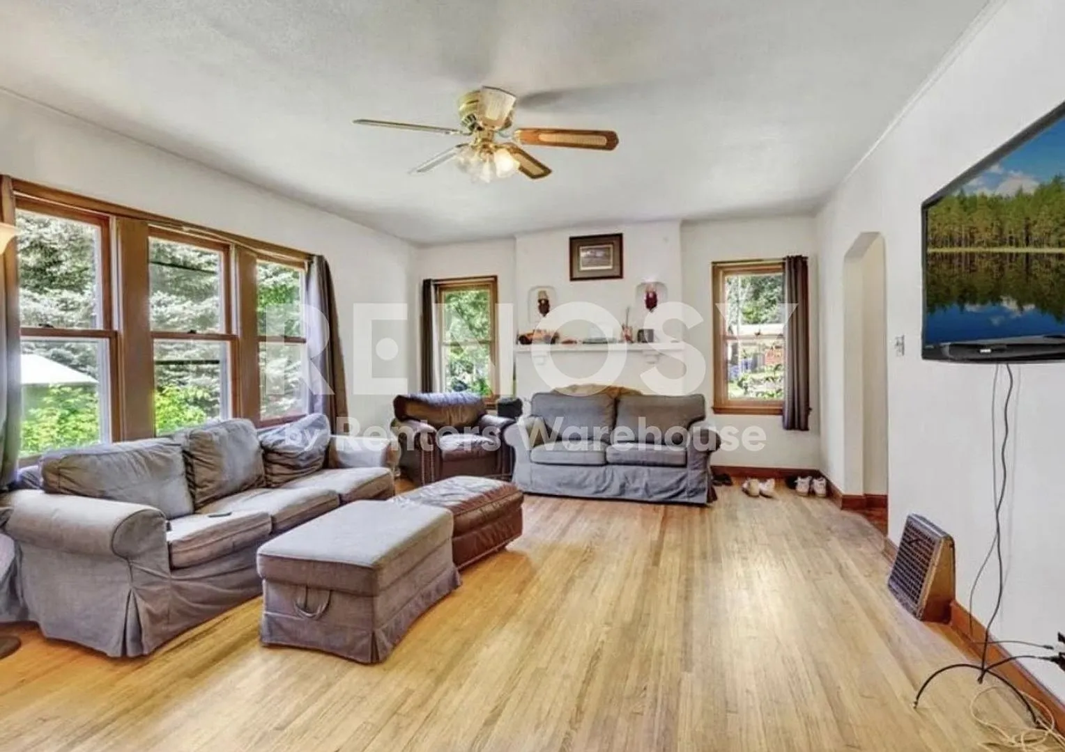 Awesome 5 Bedroom 2 Bathroom Single Family Home! — Photo 1