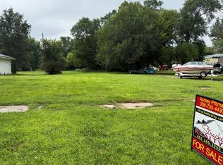 747 R St, Loup City, NE 68853